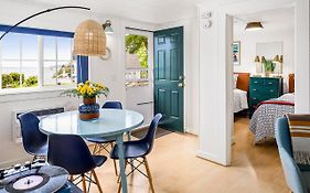 Seascape Motel & Cottages